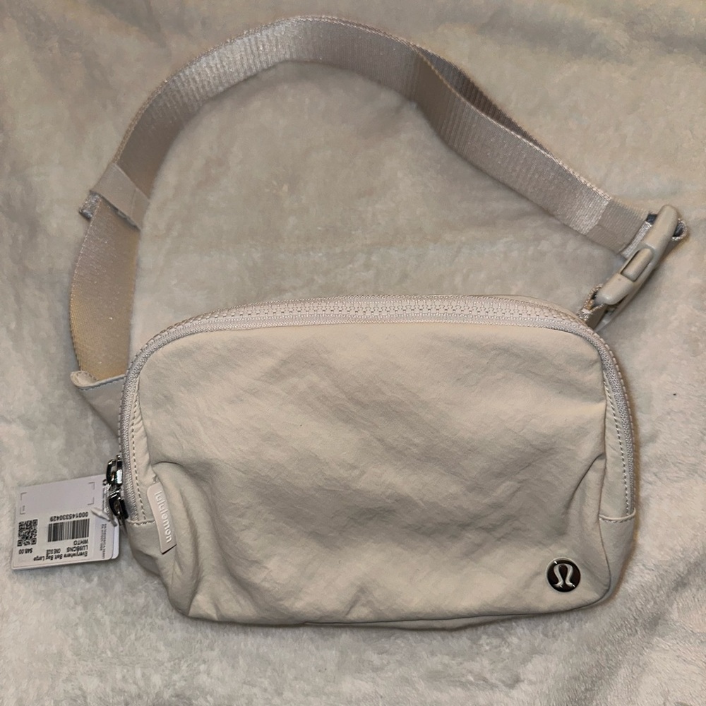 Lululemon Everywhere Belt Bag